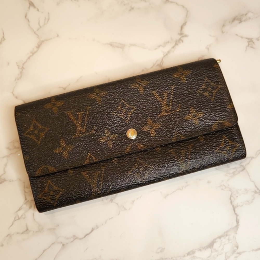 Authentic Louis Vuitton Monogram Sarah Wallet - Picture 1 of 13